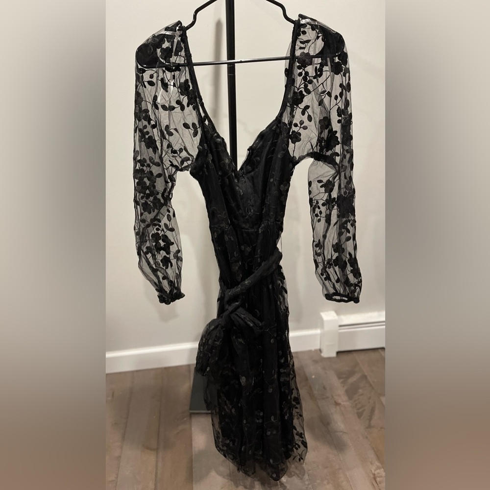 BRAND NEW LULU’s SIZE LARGE EVENING DRESS